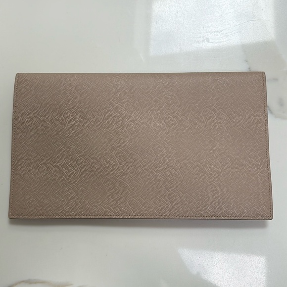 ❌SOLD❌ YSL Envelope Tan Clutch with Gold Hardware - Picture 2 of 7